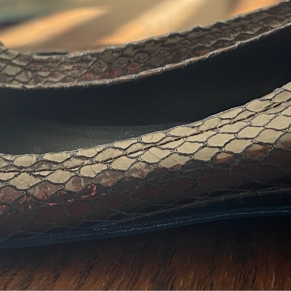 Stuart Weitzman Python-Embossed Buckle Flat Sz 7M - Picture 4 of 6
